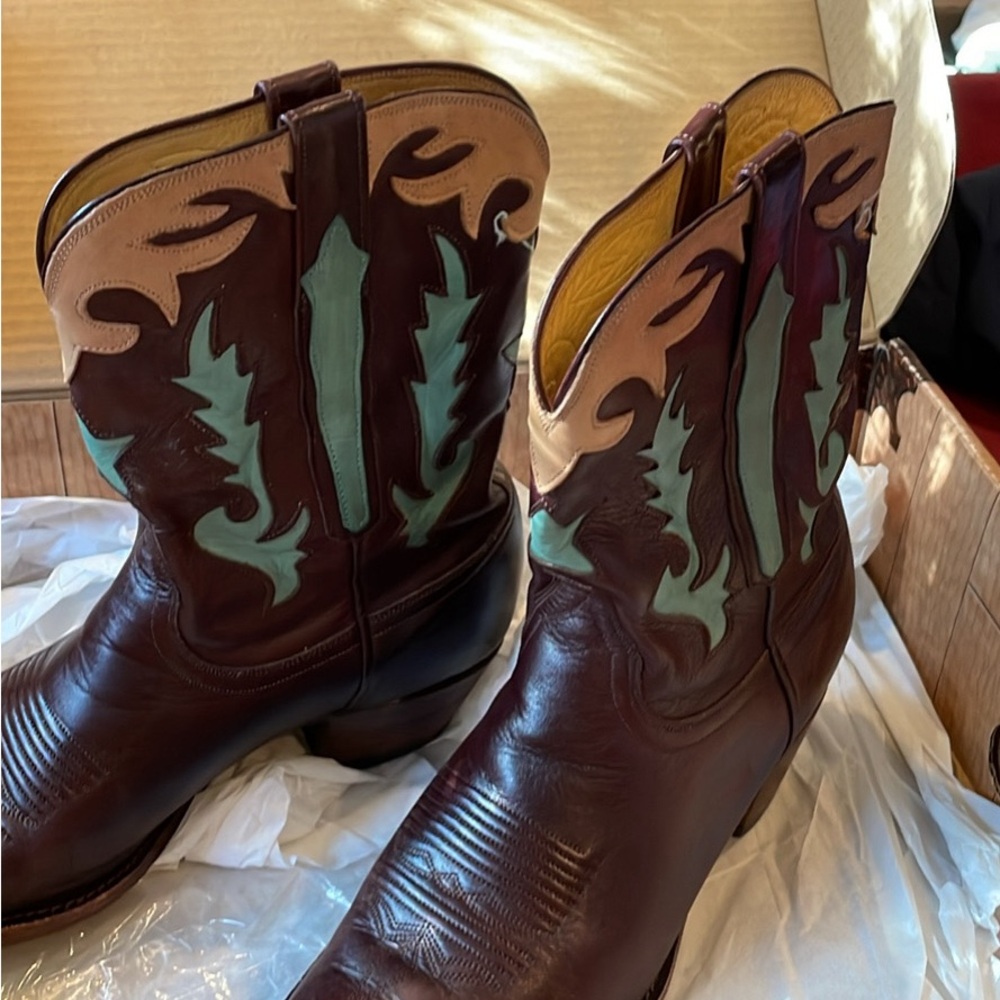 Women’s cowboy boots size 6.5